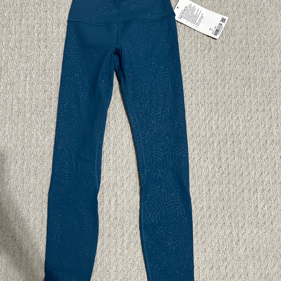 LULULEMON ALIGN PANT II 25" Size 0 - Filigree Emboss Bermuda Teal - Picture 3 of 7